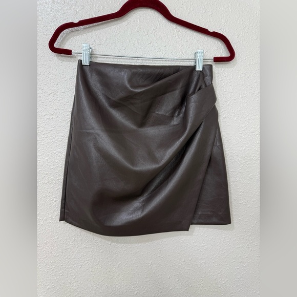 Aritzia High-waisted Vegan Leather mini wrap skirt Size XS-S - Picture 3 of 10